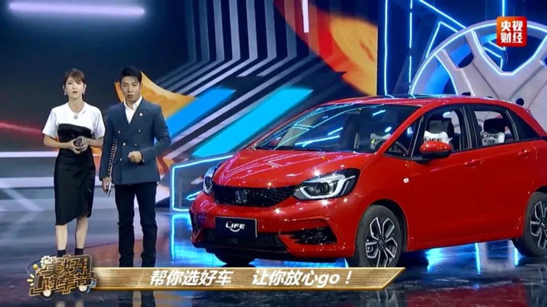 央視直播，名嘴主持竟現(xiàn)場“帶貨”？！