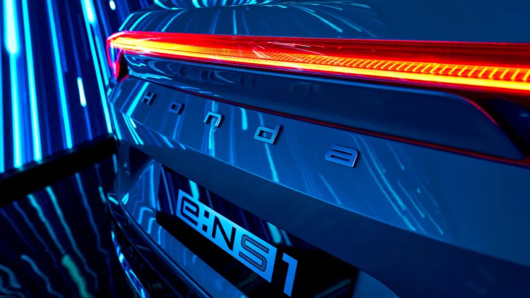 e:NS1，極致色彩美學的造夢家！